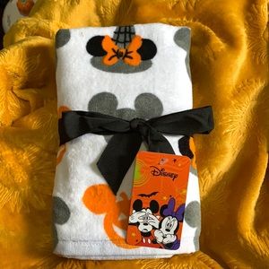 Disney Mickey and Minnie Halloween hand towels